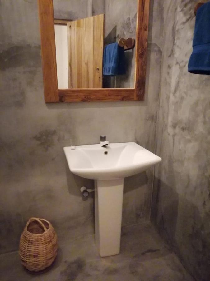 The Surf Access Guest House Arugam Bay Bagian luar foto