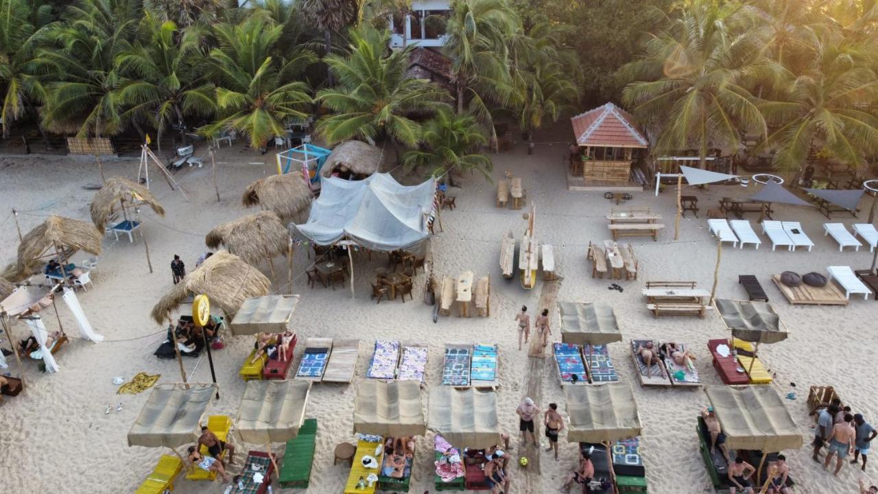 The Surf Access Guest House Arugam Bay Bagian luar foto