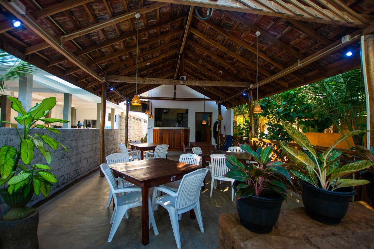 The Surf Access Guest House Arugam Bay Bagian luar foto