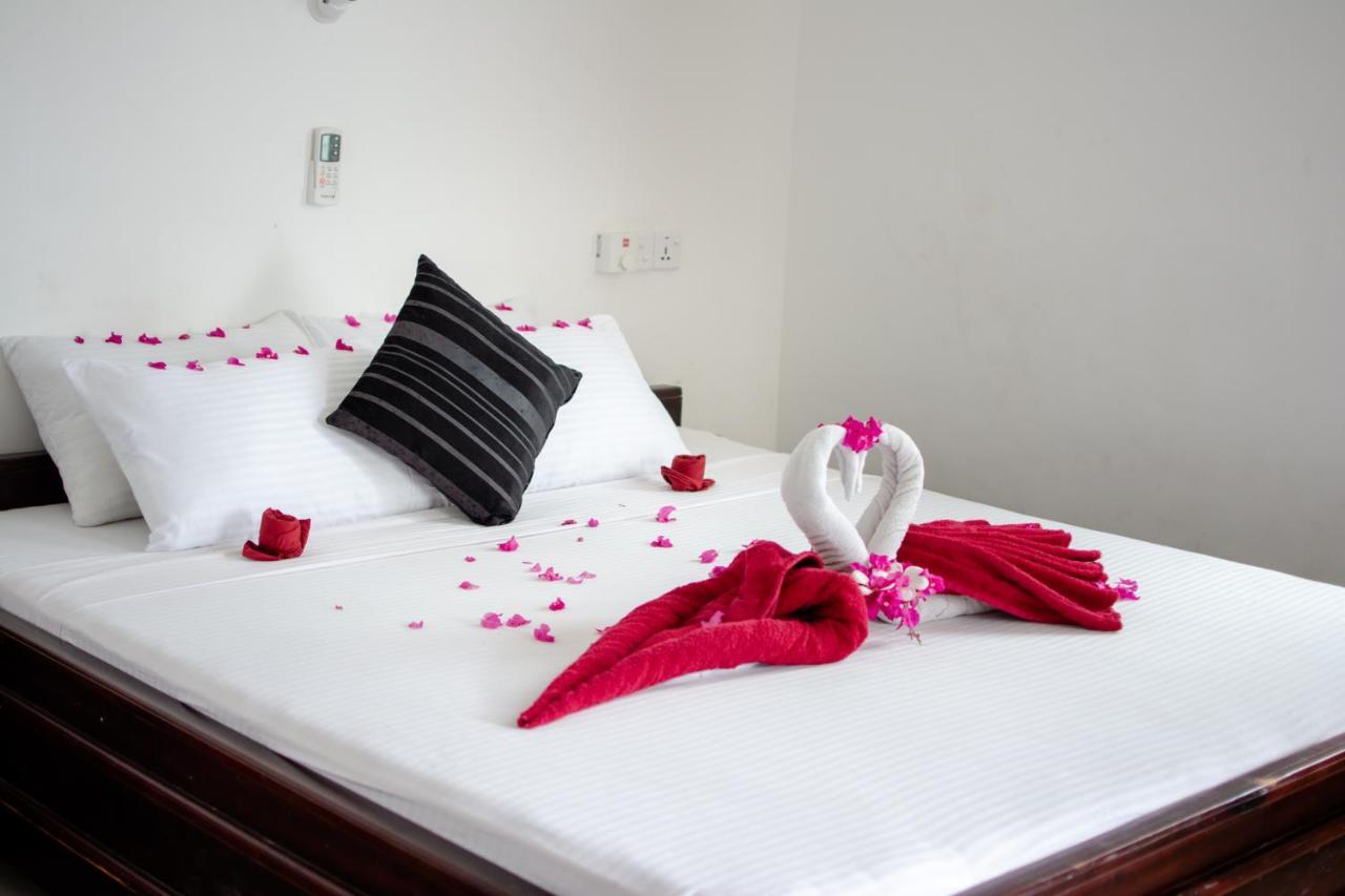 The Surf Access Guest House Arugam Bay Bagian luar foto