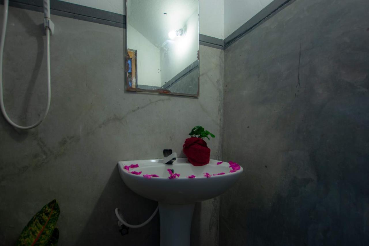The Surf Access Guest House Arugam Bay Bagian luar foto