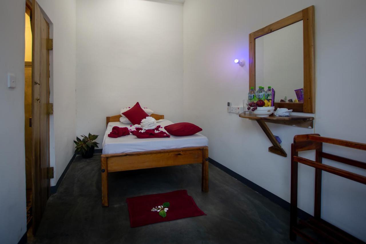 The Surf Access Guest House Arugam Bay Bagian luar foto